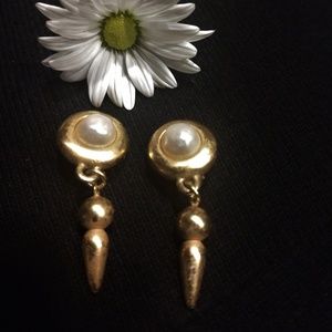 Vintage Anne Klein Clip On Gold Tone Pearl Earring